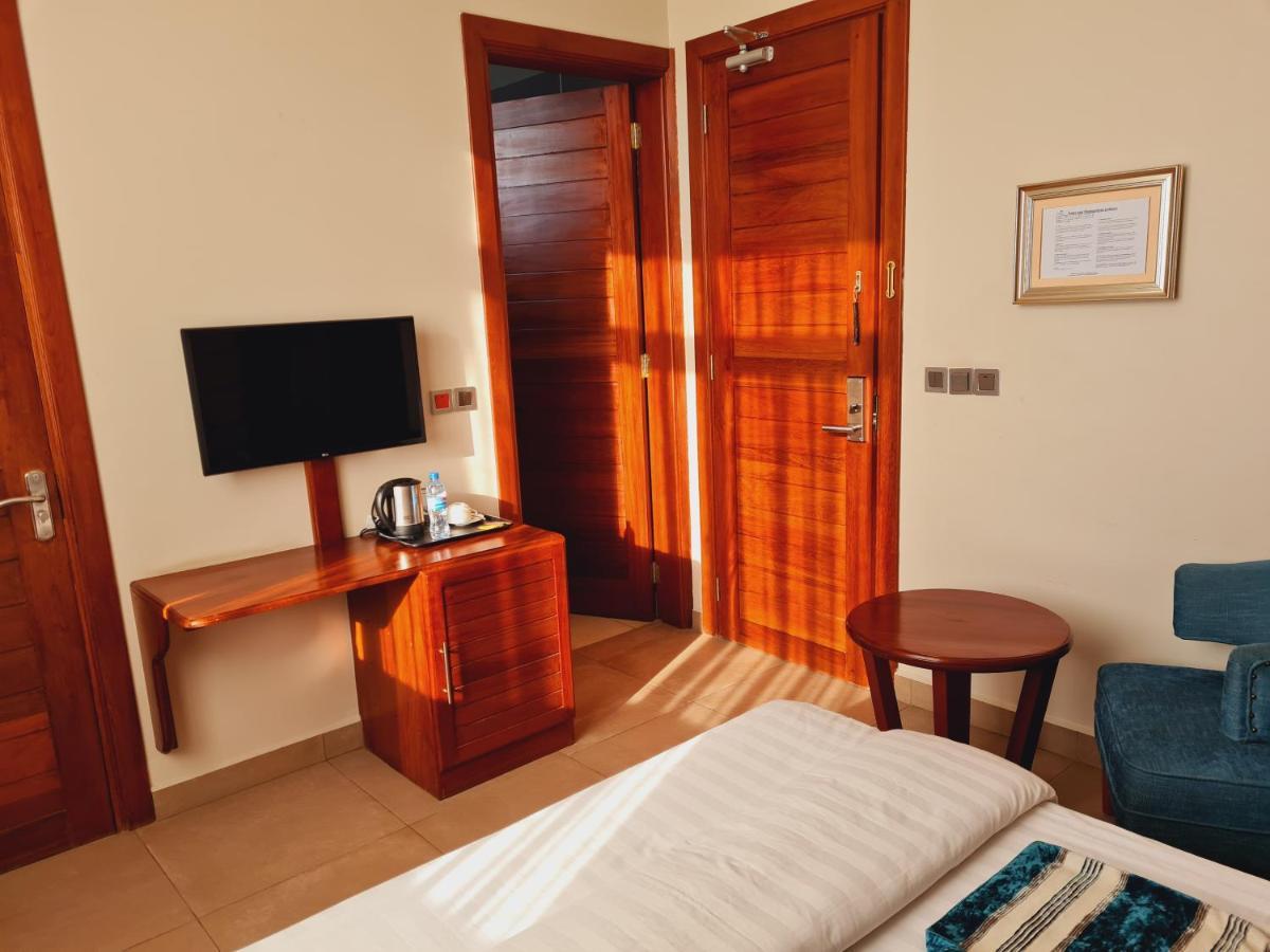 Meridian Ca Hotel Dar es Salaam Buitenkant foto